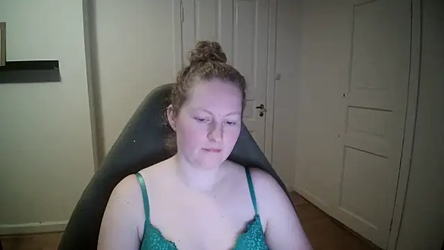 Girlnina-1995 online show from January 21, 2025, 4:05 pm