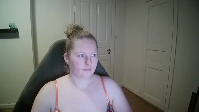 Girlnina-1995 online show from January 22, 2025, 7:34 pm