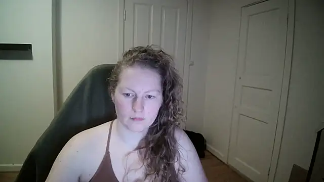 Girlnina-1995 online show from February 19, 2025, 9:25 pm