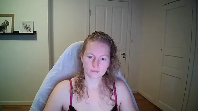 Girlnina-1995 online show from October 15, 2025, 6:57 am