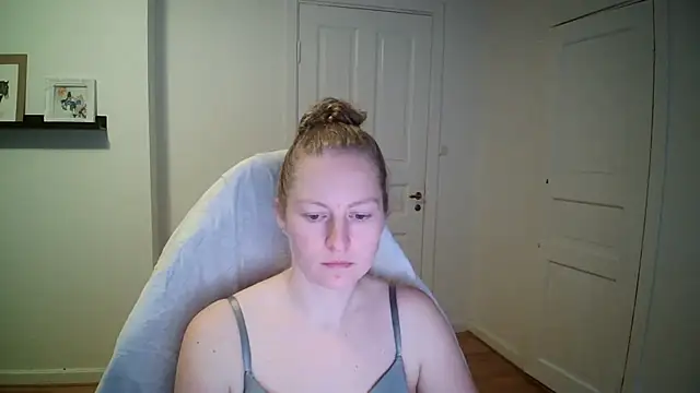 Girlnina-1995 online show from November 6, 2025, 11:33 am