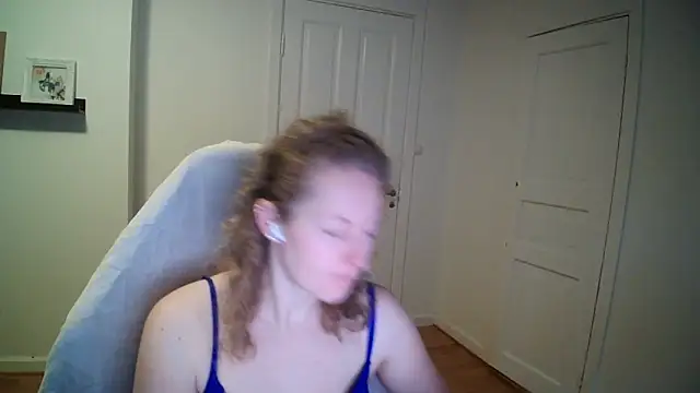 Girlnina-1995 online show from December 3, 2025, 10:35 am