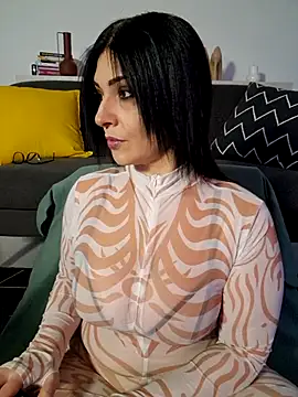 AryaSummersReal online show from April 7, 2026, 7:31 am