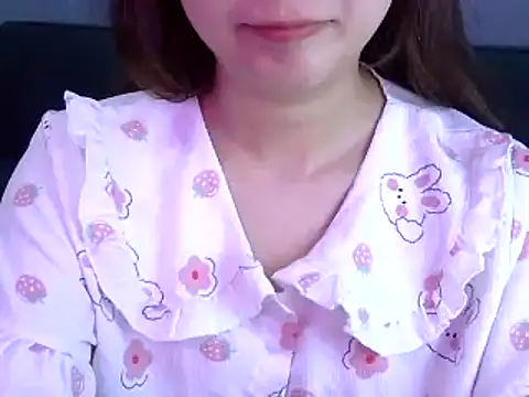 Snapshot of Bee_2k chatting on May 18, 2026, 4:29 am Bee 2k online show from May 18, 2026, 4:29 am
