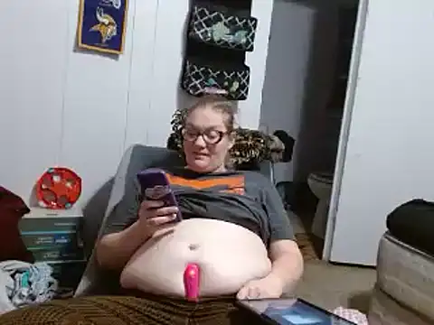 Snapshot of Slutty_Owl420 chatting on January 14, 2025, 11:27 pm Slutty Owl420 online show from January 14, 2025, 11:27 pm