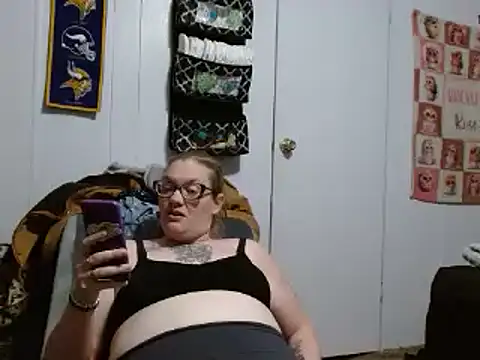 Snapshot of Slutty_Owl420 chatting on February 18, 2025, 12:04 am Slutty Owl420 online show from February 18, 2025, 12:04 am