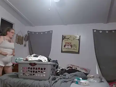 Snapshot of Slutty_Owl420 chatting on September 22, 2025, 10:12 pm Slutty Owl420 online show from September 22, 2025, 10:12 pm