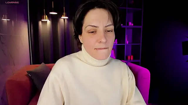 LorenDaze online show from March 7, 2025, 5:06 pm