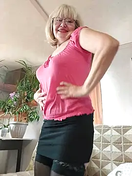 IrmaRose online show from October 14, 2025, 7:31 am