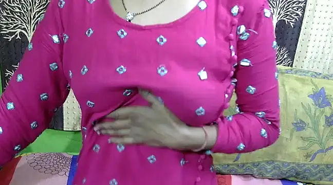 Snapshot of Indian_Horny_Wife chatting on January 17, 2025, 8:33 pm Indian Horny Wife online show from January 17, 2025, 8:33 pm