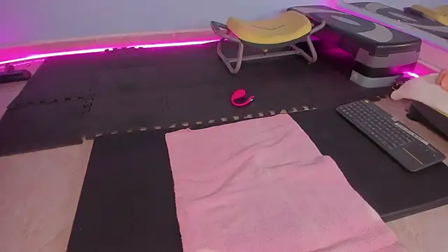 liagirl cute online show from March 7, 2025, 3:51 am