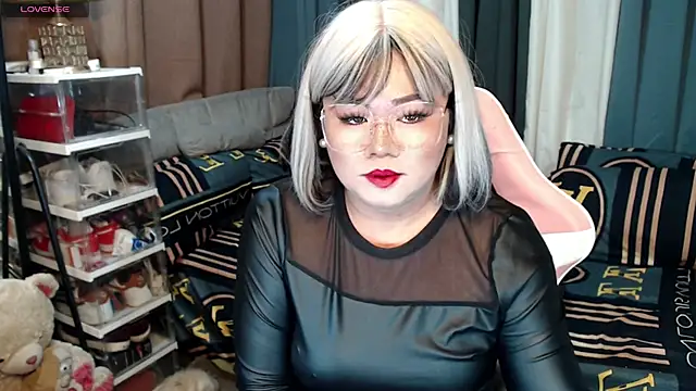 Snapshot of MagnificatMistress chatting on January 17, 2025, 5:19 pm MagnificatMistress online show from January 17, 2025, 5:19 pm