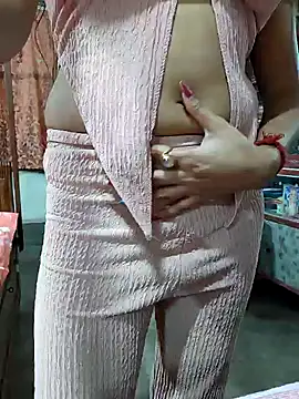 Snapshot of HunnyGirl007 chatting on December 4, 2024, 6:28 pm HunnyGirl007 online show from December 4, 2024, 6:28 pm