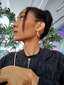 Leaberry online show from November 18, 2025, 5:06 pm