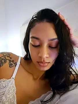 Snapshot of Leaberry chatting on February 3, 2026, 2:53 am Leaberry online show from February 3, 2026, 2:53 am