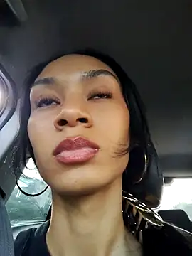 Snapshot of Leaberry chatting on February 7, 2026, 10:13 pm Leaberry online show from February 7, 2026, 10:13 pm