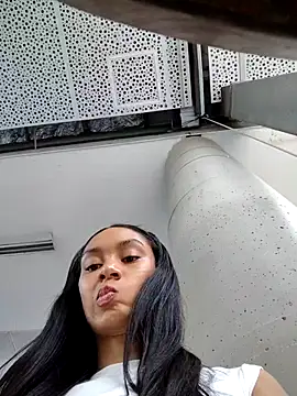 Snapshot of Leaberry chatting on February 9, 2026, 6:12 pm Leaberry online show from February 9, 2026, 6:12 pm