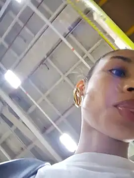 Snapshot of Leaberry chatting on February 21, 2026, 11:28 pm Leaberry online show from February 21, 2026, 11:28 pm