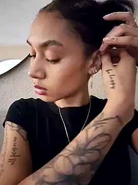 Snapshot of Leaberry chatting on February 23, 2026, 10:51 pm Leaberry online show from February 23, 2026, 10:51 pm