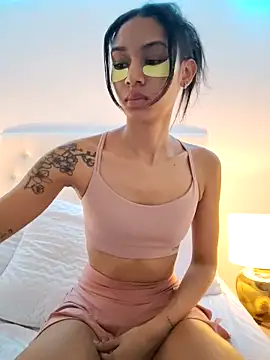 Snapshot of Leaberry chatting on February 24, 2026, 9:57 pm Leaberry online show from February 24, 2026, 9:57 pm