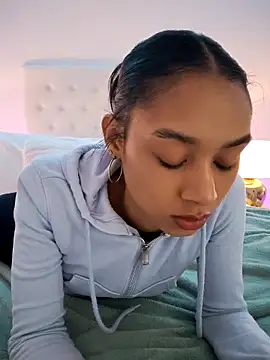 Snapshot of Leaberry chatting on February 25, 2026, 2:59 pm Leaberry online show from February 25, 2026, 2:59 pm