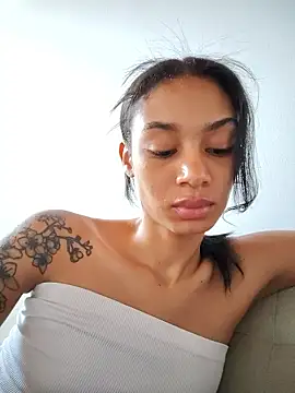 Snapshot of Leaberry chatting on March 1, 2026, 6:54 pm Leaberry online show from March 1, 2026, 6:54 pm