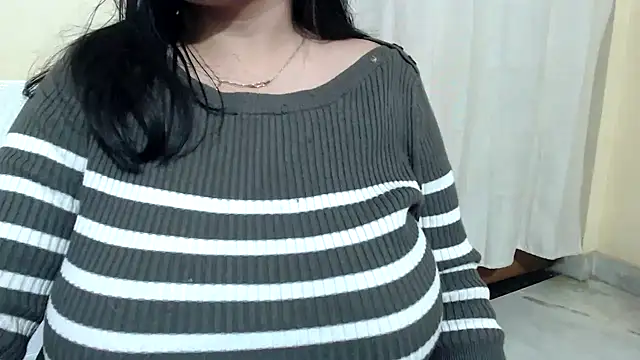 HOT CHILLY online show from November 17, 2025, 7:41 pm