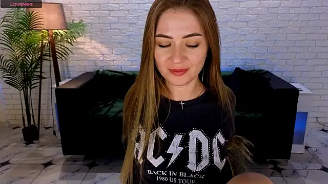 Adelyna Bird online show from March 9, 2025, 11:58 am