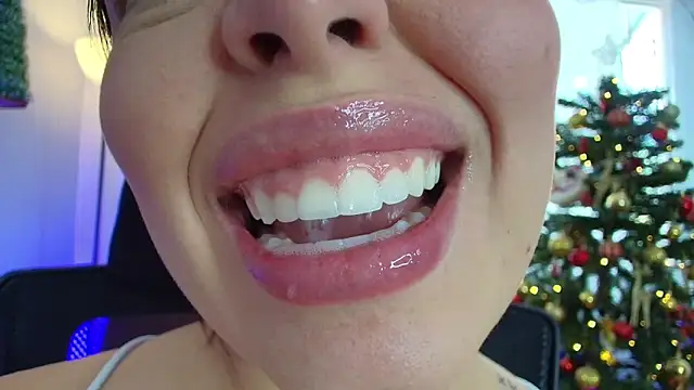 lisbet21x online show from December 18, 2024, 6:35 pm