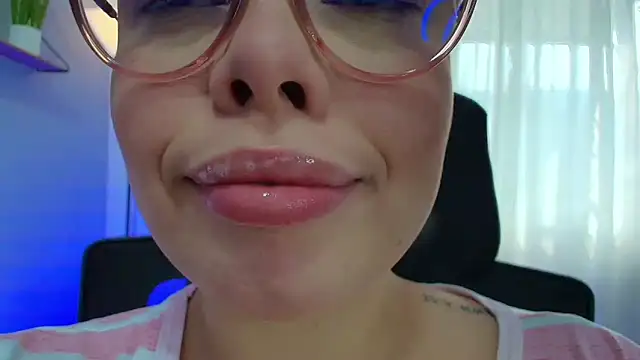 lisbet21x online show from February 7, 2025, 2:37 pm