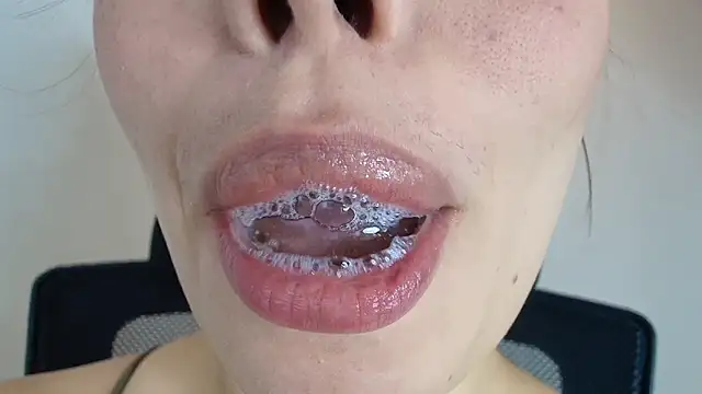 lisbet21x online show from November 25, 2025, 3:23 pm