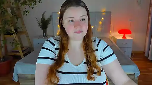 PolinaSalvatore online show from November 14, 2025, 4:28 pm