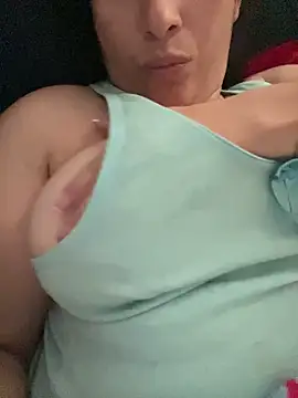 Snapshot of andreaisis2 chatting on February 17, 2026, 6:03 pm andreaisis2 online show from February 17, 2026, 6:03 pm