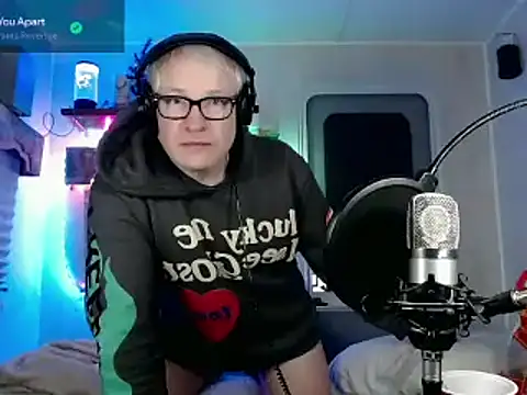 Snapshot of Snarfle82 chatting on February 16, 2025, 4:31 am Snarfle82 online show from February 16, 2025, 4:31 am