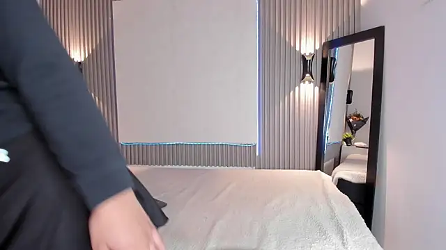 Zafiiraa online show from December 15, 2025, 11:58 am