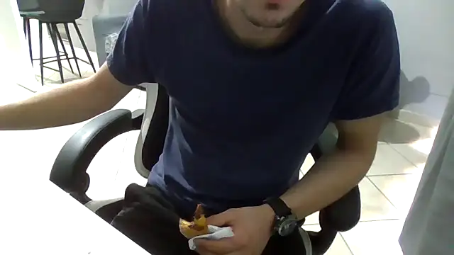 Snapshot of simoninside25 chatting on September 27, 2025, 9:47 am simoninside25 online show from September 27, 2025, 9:47 am