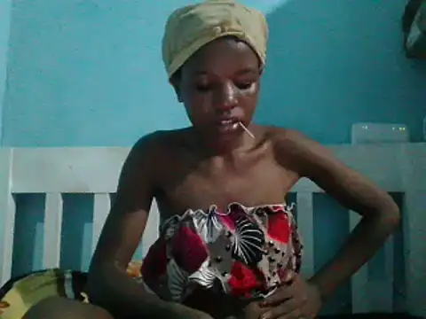 sweetchic  online show from February 25, 2025, 5:25 pm