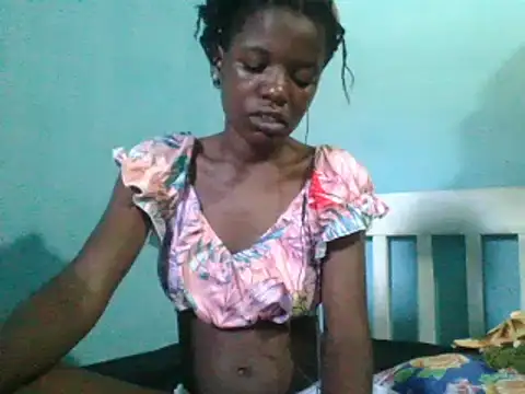 sweetchic  online show from March 5, 2025, 8:21 am