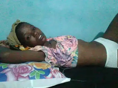 sweetchic  online show from March 5, 2025, 9:15 pm