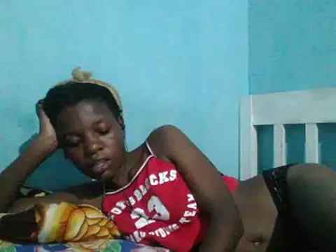 sweetchic  online show from March 12, 2025, 10:39 pm