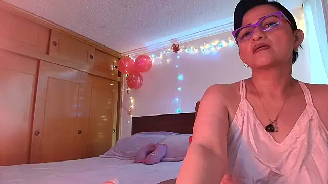 Snapshot of ISABEEL_SOFIA01 chatting on February 21, 2026, 12:39 pm ISABEEL SOFIA01 online show from February 21, 2026, 12:39 pm