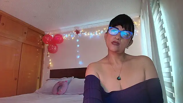 Snapshot of ISABEEL_SOFIA01 chatting on February 22, 2026, 1:53 pm ISABEEL SOFIA01 online show from February 22, 2026, 1:53 pm