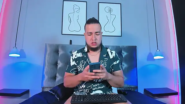 CelinayHanck online show from December 8, 2024, 6:06 pm