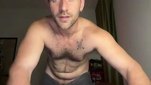 Snapshot of lukegunn chatting on April 26, 2026, 11:02 pm lukegunn online show from April 26, 2026, 11:02 pm