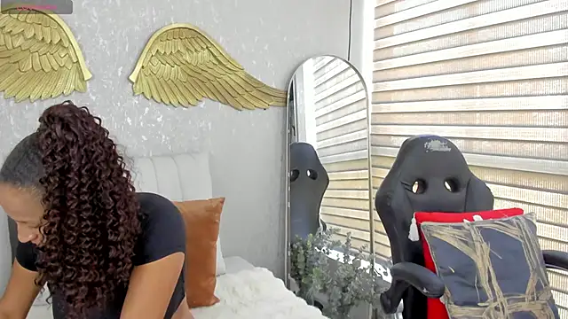 EmmaFerrary online show from April 16, 2026, 7:14 pm