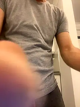 Snapshot of Emre-34 chatting on November 20, 2025, 6:51 pm Emre-34 online show from November 20, 2025, 6:51 pm