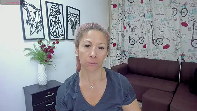 cintiagreyx online show from February 26, 2025, 11:30 am