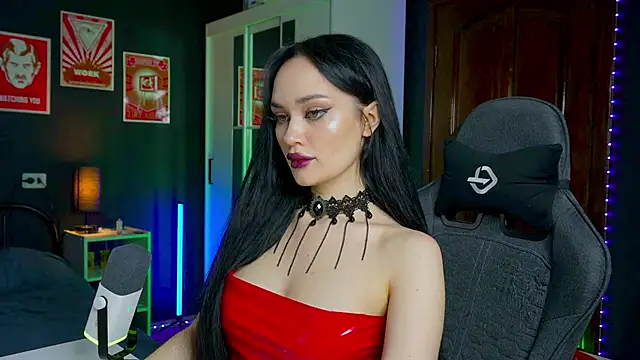 QueenAliss online show from November 3, 2025, 6:03 am