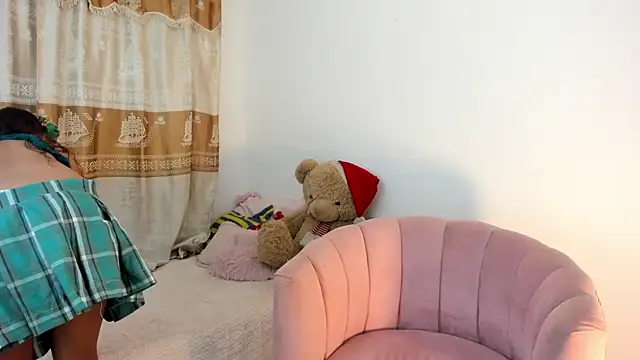 ValienteGirl  online show from December 24, 2024, 11:33 pm