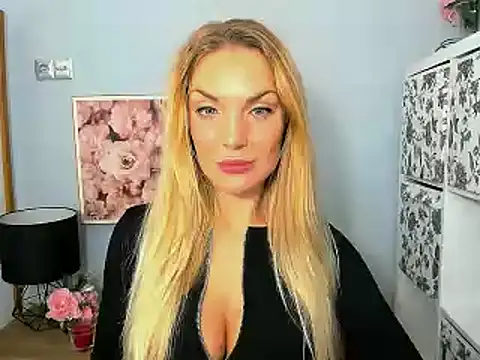 AulloraHoney online show from December 6, 2024, 10:05 am